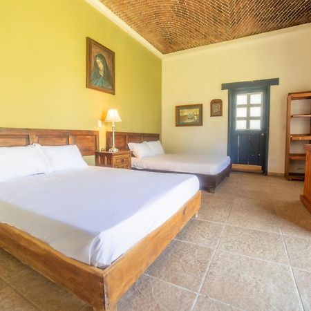 ホテル Hacienda Tzintzimeo モレリア エクステリア 写真