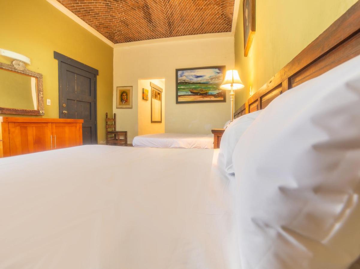 ホテル Hacienda Tzintzimeo モレリア エクステリア 写真