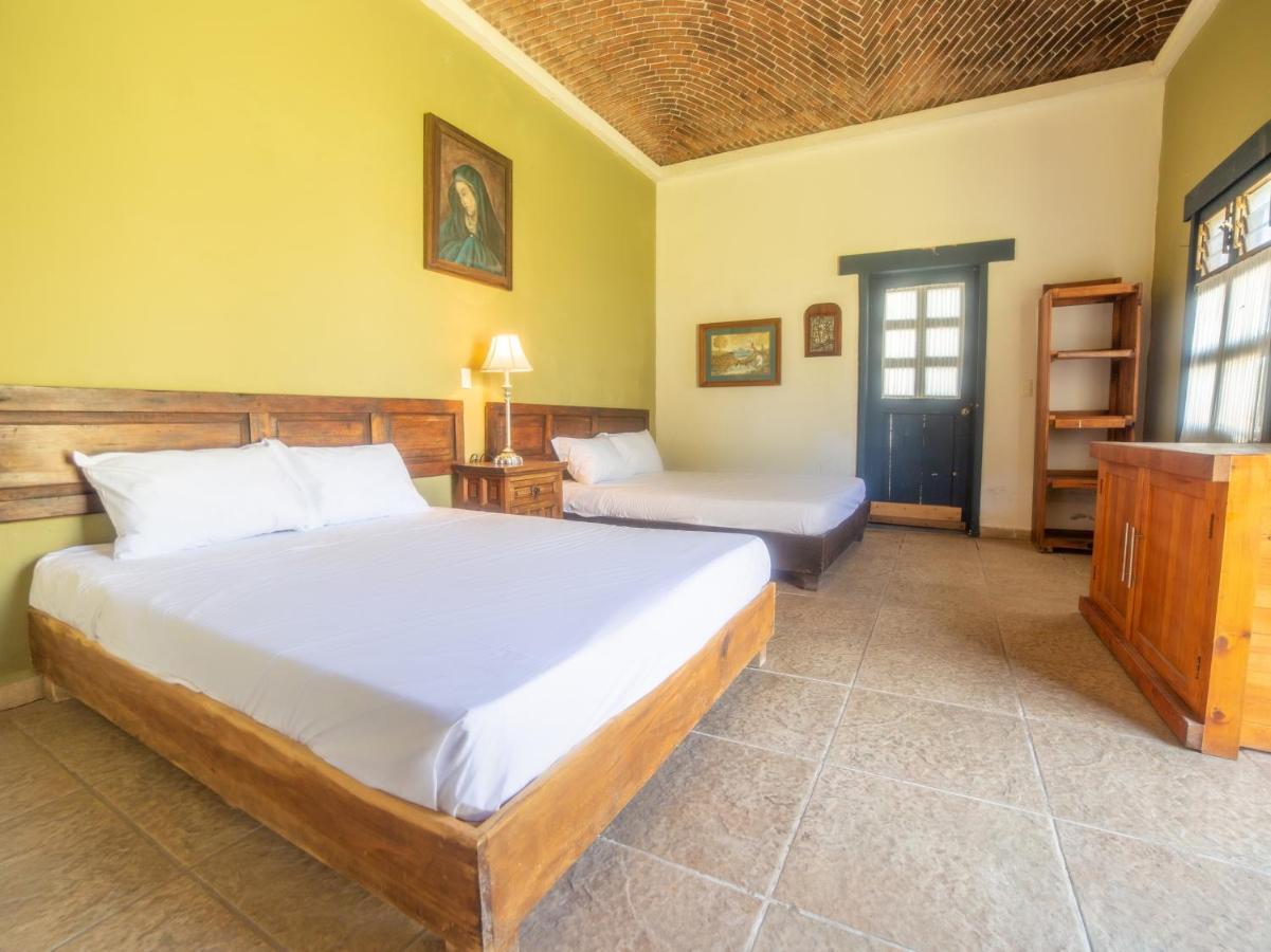 ホテル Hacienda Tzintzimeo モレリア エクステリア 写真