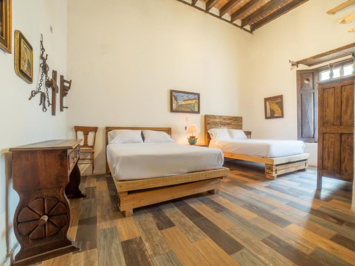 ホテル Hacienda Tzintzimeo モレリア エクステリア 写真